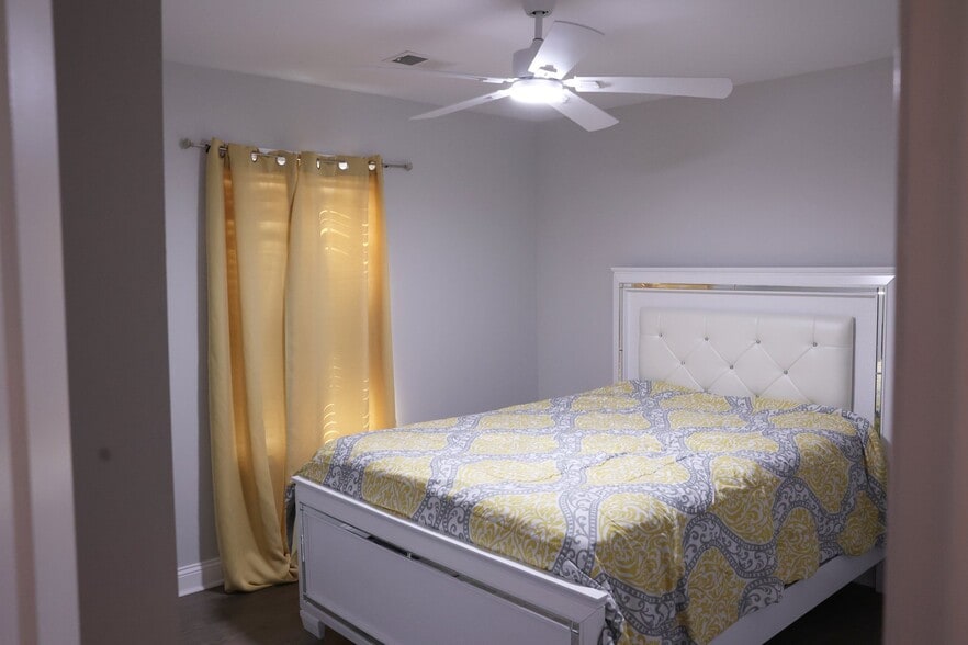 Building Photo - 1701 Tuxedo Junction Rd