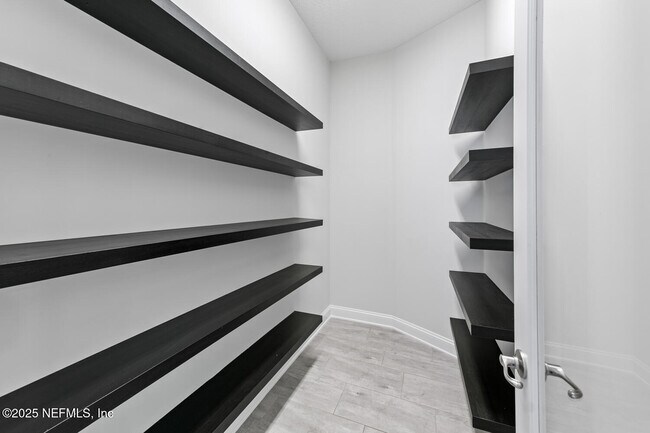 Building Photo - 264 Pine Haven Dr