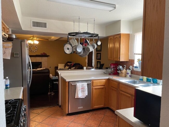 Building Photo - West El Paso 4 Bed 2.5 Bath Refrig A/C