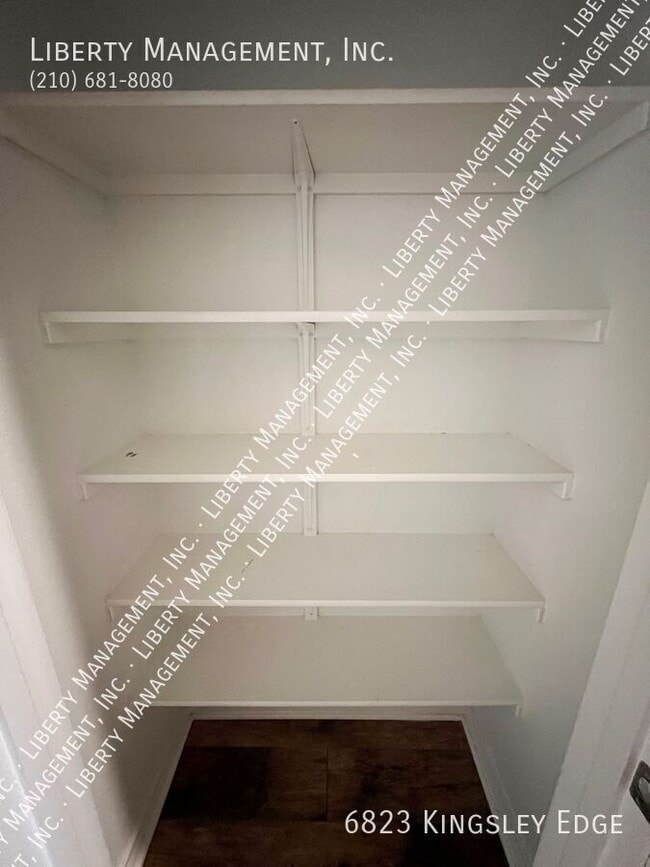 Building Photo - 6823 Kingsley Edge