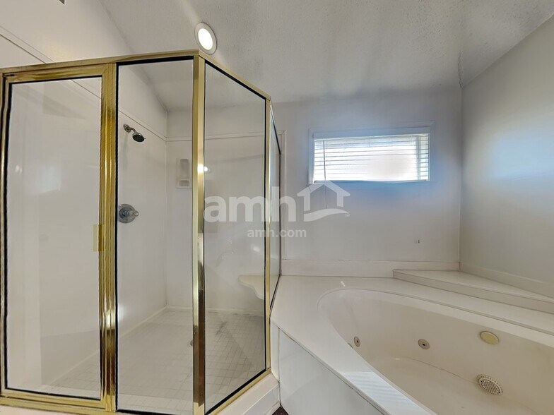 Building Photo - 4920 Misty River Rd