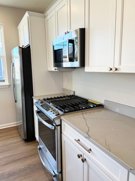 Building Photo - 15296 Mystic Rock Dr