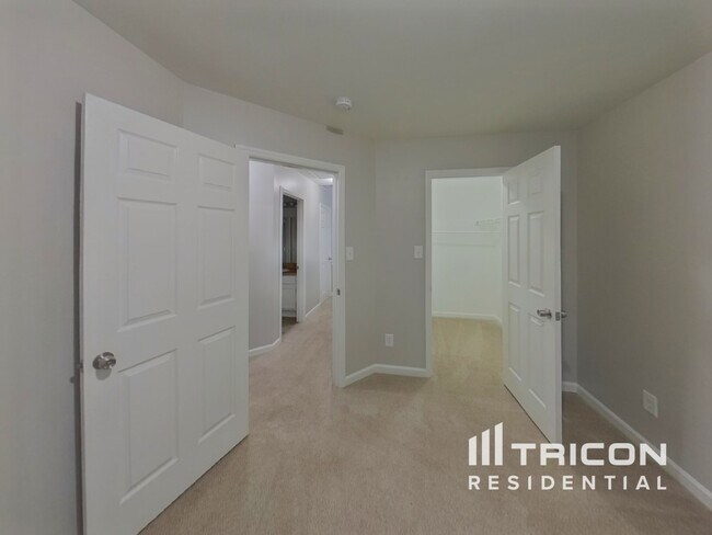 Building Photo - 5407 River Falls Dr