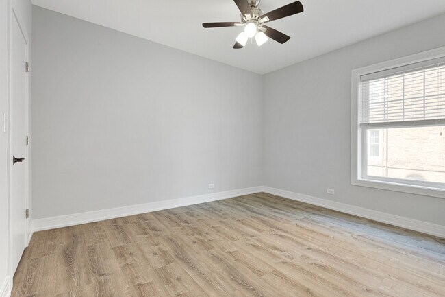 Building Photo - 6942 N Wolcott Ave