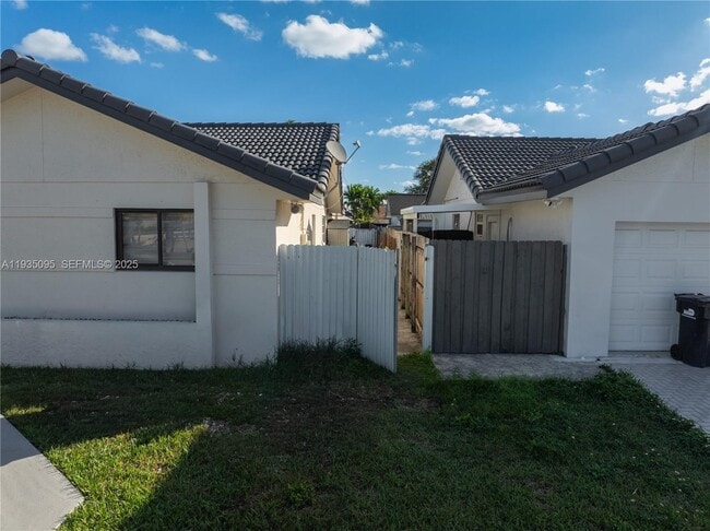 Building Photo - 3219 SW 141st Ave