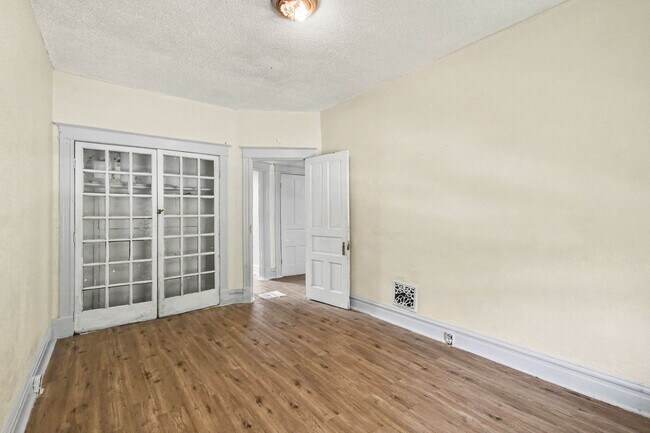 Building Photo - 3630 Hydraulic Ave