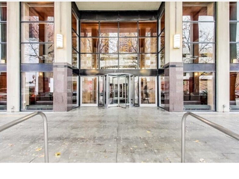 Building Photo - 1122 N Clark St