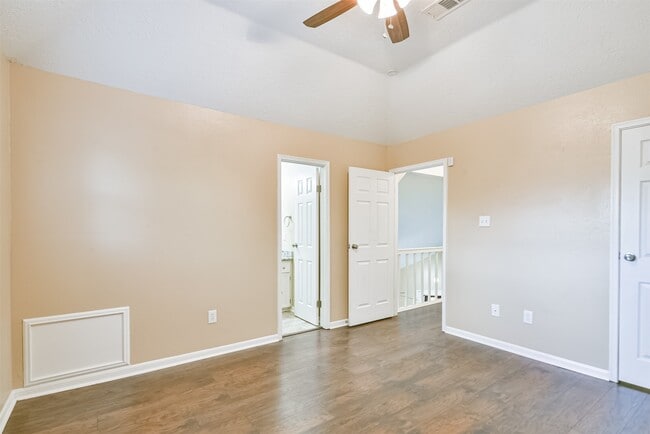 Building Photo - 5821 Guadalupe Dr