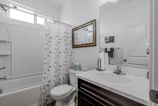 Building Photo - Gorgeous 3 Bedroom 2 Bath 2 Car Garage Sin...