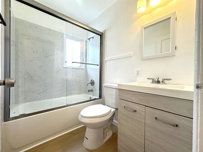 Building Photo - 1503