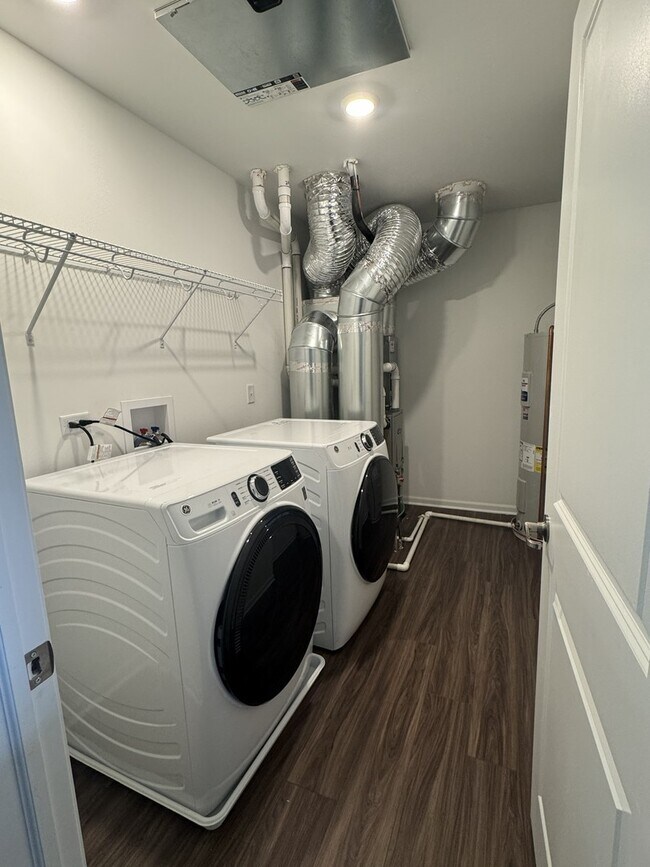 Building Photo - 25732 W Wakefield Dr