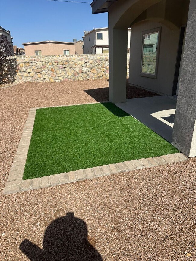 Building Photo - Furnished Eastside Beautiful 3 bed/2 baths for RENT Utilities & Wi-Fi INCLUDED