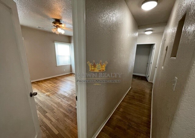 Building Photo - 950 Windsor Dr