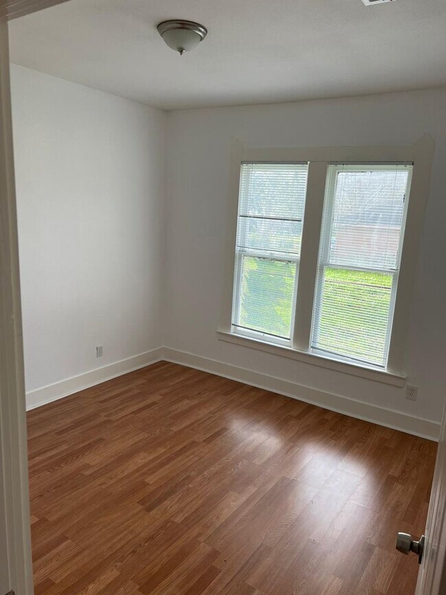 Building Photo - Gorgeous all renovated Home in Beaumont, TX!