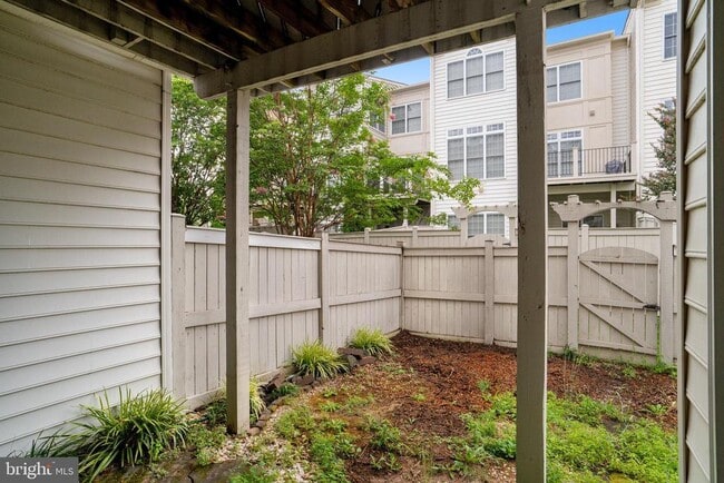 Building Photo - 24949 Bannockburn Terrace