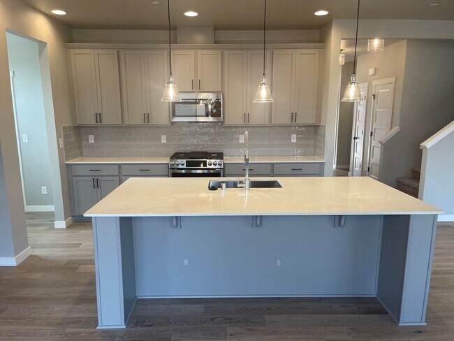 Building Photo - Beautiful New 5BD/4BTH Bella Cresta Home f...