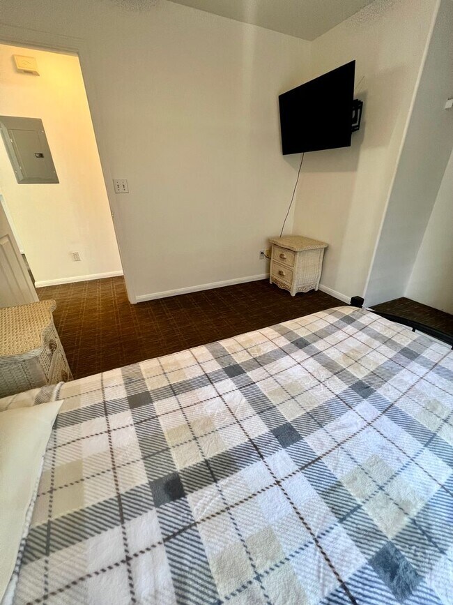 Building Photo - Furnished 3 Bedroom 2 bath Ali'i Lani Condo Top floor *Pet Friendly!