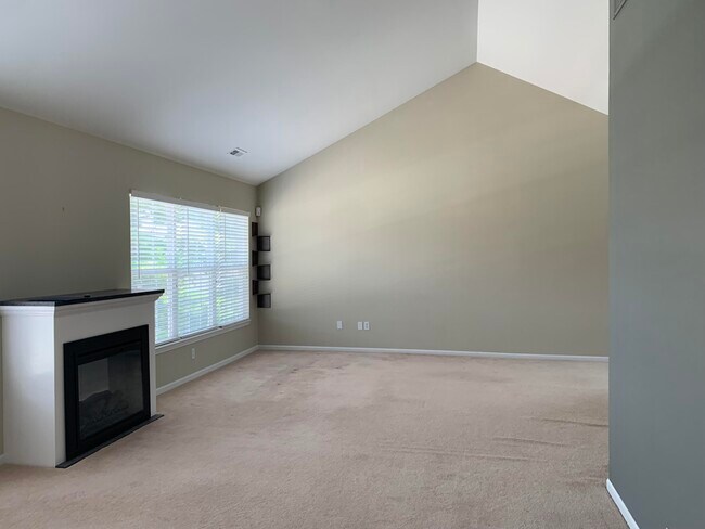 Building Photo - 48475 Bridge Way