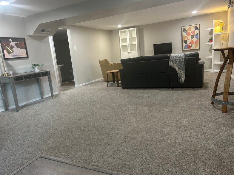 Building Photo - 8711 Bowdoin Way