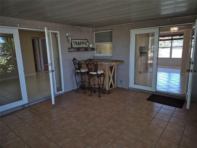 Building Photo - 9802 Riverview Dr