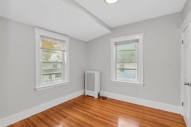 Building Photo - 204 Maple St