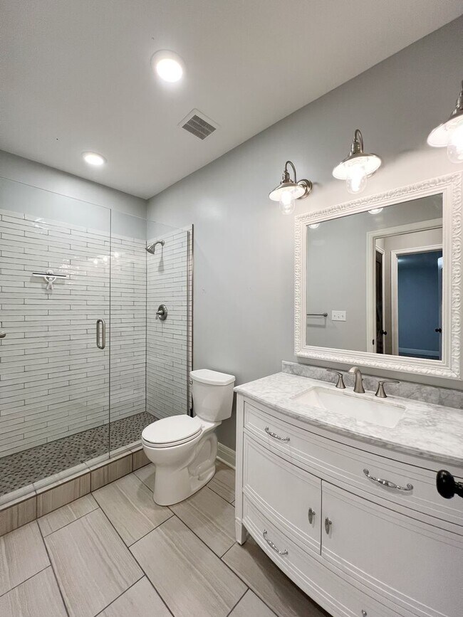Building Photo - SEE IT NOW: Luxury 5-Bed Home in Wilshire ...