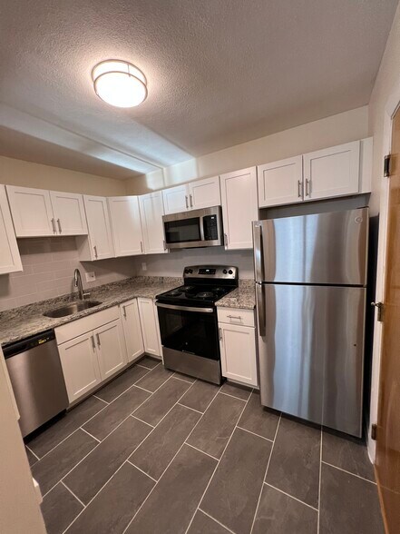 Primary Photo - 288 Grove St