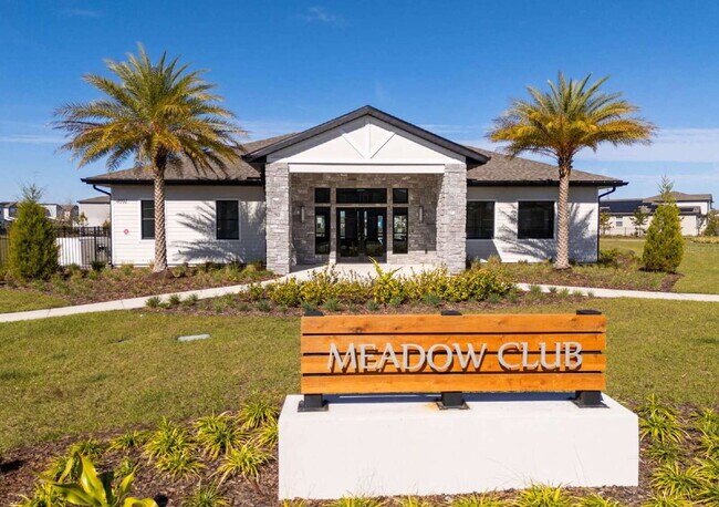 Building Photo - "Charming 3-Bed Townhouse in St. Cloud with Spacious 1,560 Sq Ft Layout and Modern Comforts!"