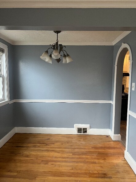 Building Photo - 70 Clifford St