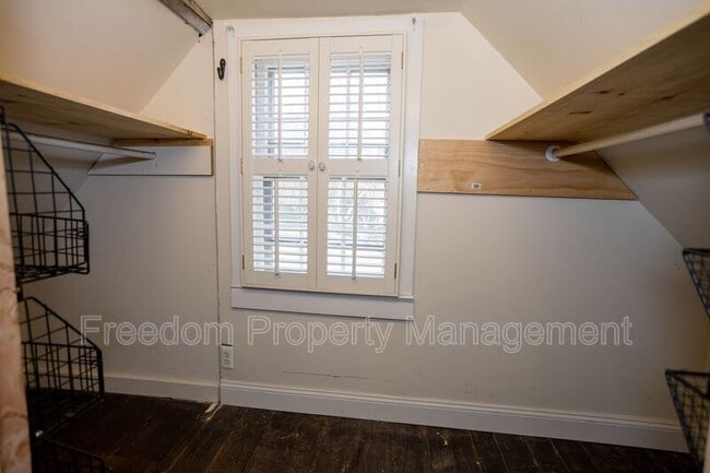 Building Photo - 8200 Buckland Mill Rd