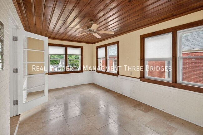 Building Photo - 130 S Barat Ave