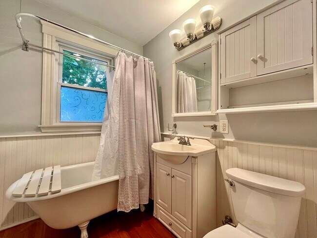 Building Photo - 32-34-34 Crescent Hill Ave