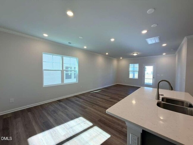 Building Photo - 2008 English Saddle Ln