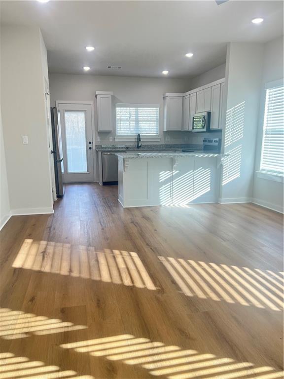 Building Photo - 552 Cosmos St