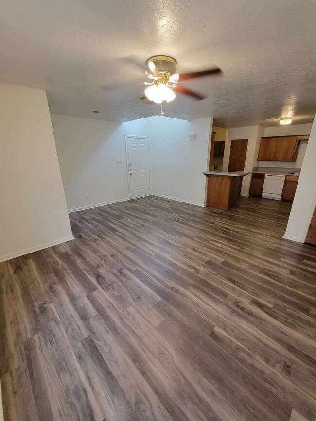 Building Photo - College Station - 2 bedroom / 1 bath Duple...