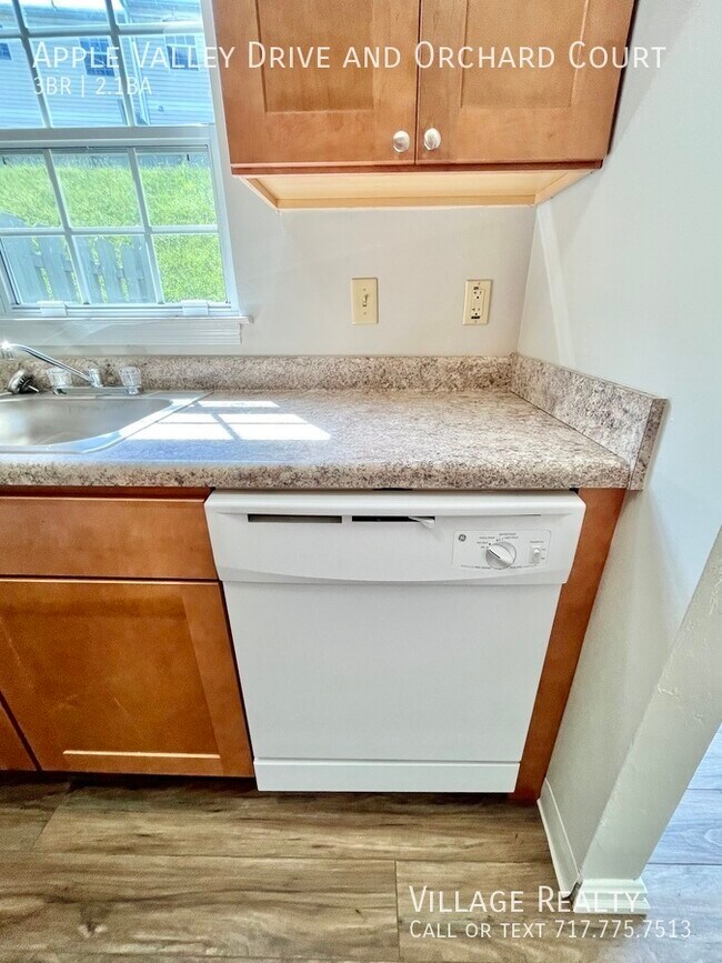 Building Photo - 710 Apple Valley Dr