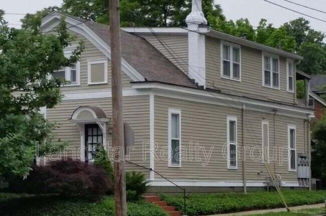 Building Photo - 2127 Grinstead Dr