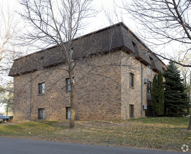Building Photo - Hillcrest Apartments