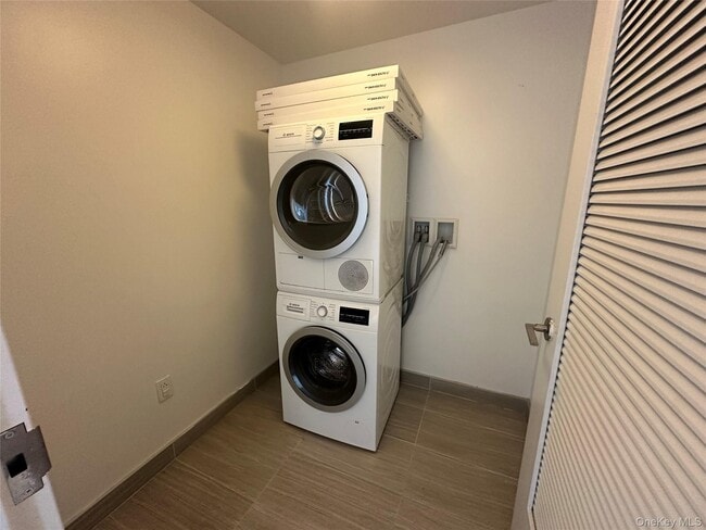 Building Photo - 138-35 39th Ave