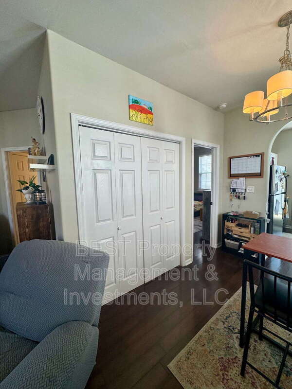 Building Photo - 8130 Kings Creek Dr