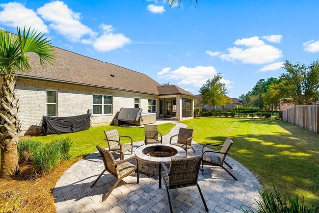 Building Photo - 526 Meadow Lake Dr