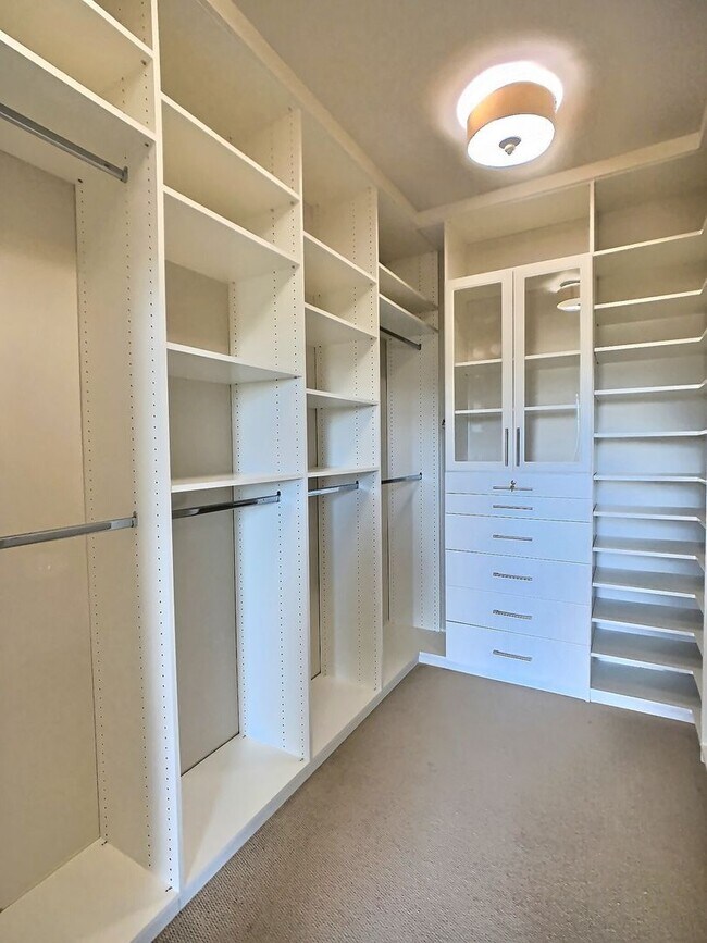 Building Photo - Stunning 2 Bedroom Penthouse Condo with Spectacular Views at Axis