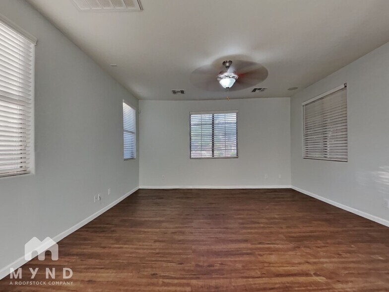Building Photo - 17855 N 114th Dr