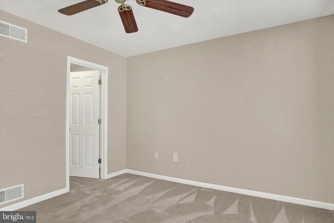 Building Photo - 6444 Terrace Ct