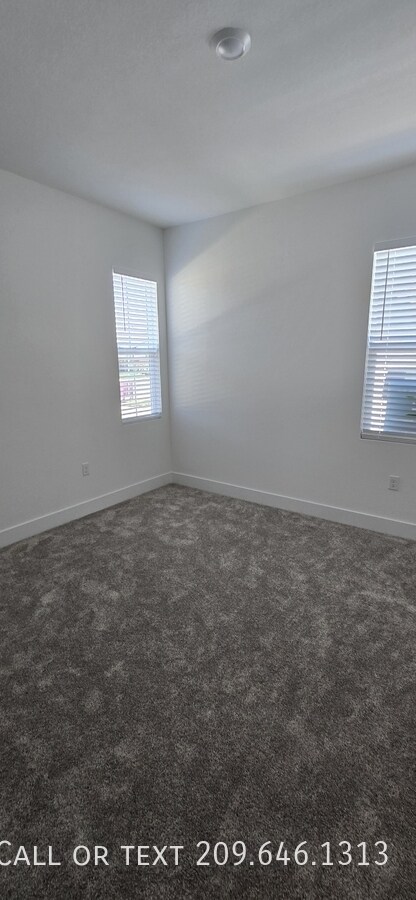 Building Photo - 3217 Shrute Dr
