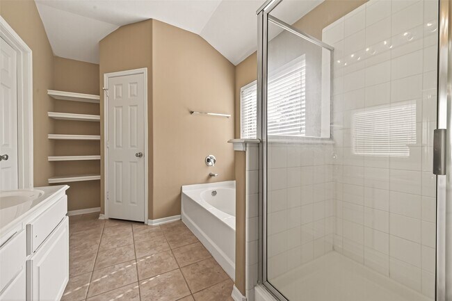 Building Photo - 926 Dracena Ct