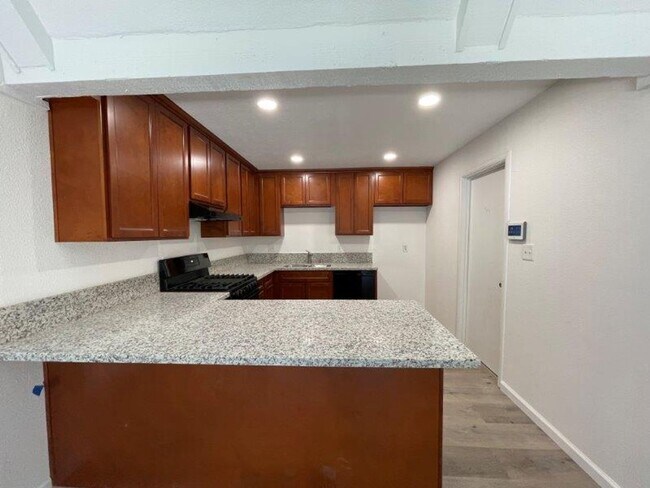 Building Photo - Great 3 Bed 2 Bath in Arden Arcade