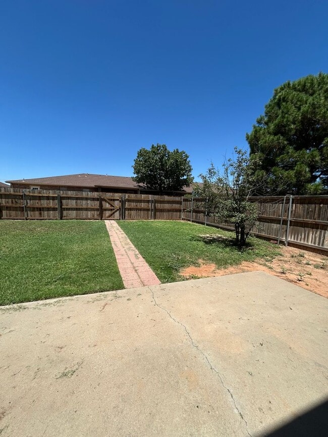 Building Photo - Spacious 4-Bedroom, 2.5-Bath Home in Plant...
