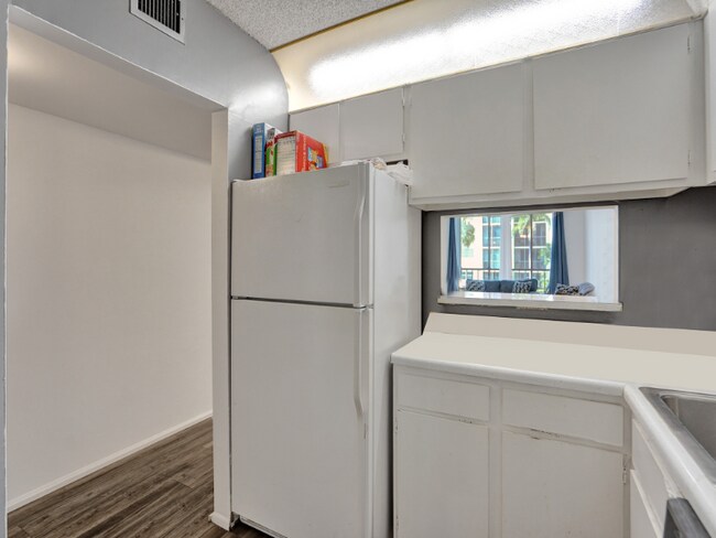 Building Photo - 5300 NE 24th Terrace