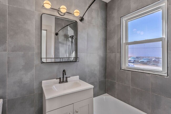 Building Photo - One Bedroom Boutique Apartment in the Plaza
